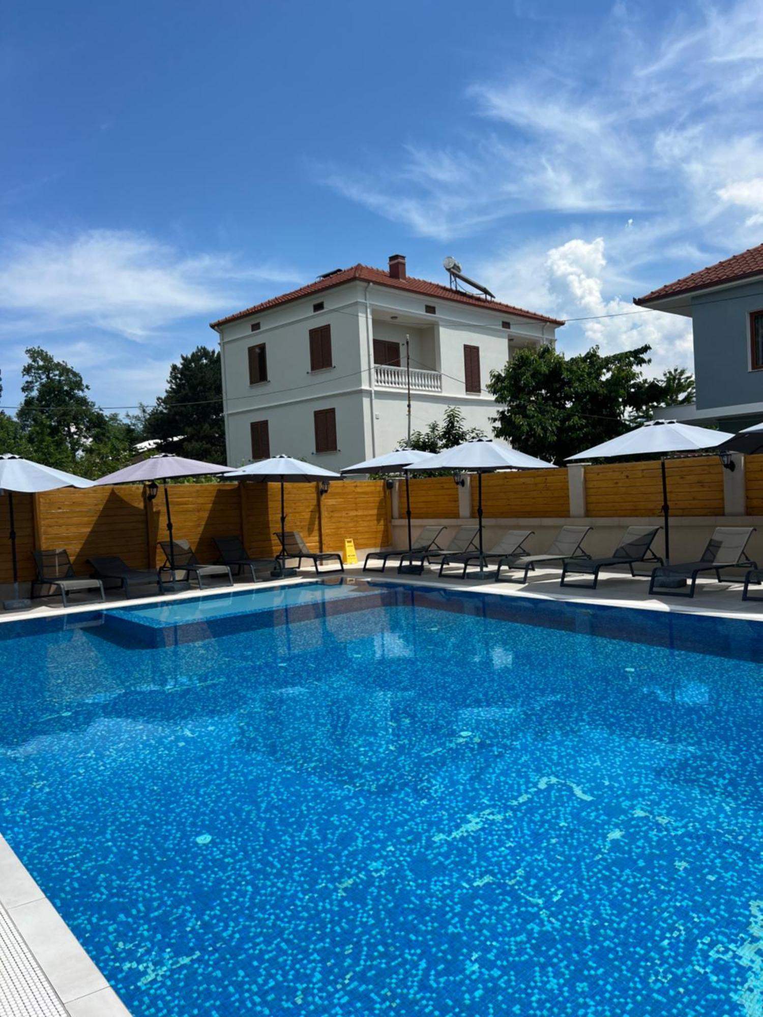 Vjollcas Guest house Pogradec