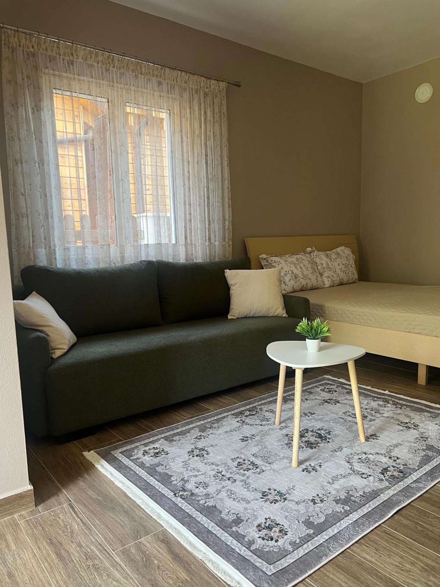 Vjollcas Guest house Pogradec
